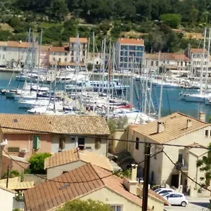  Appartement Très Bel T2 De 65 M2 Avec Terrasse Vue Sur Port. France